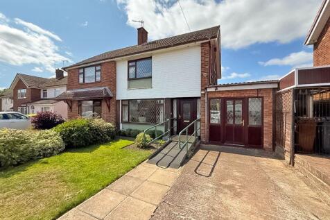 Hopton Crescent, Lyndale Park... 3 bed semi
