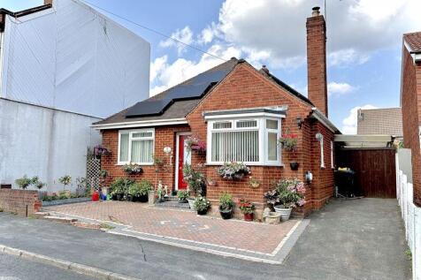 Ward Street, COSELEY, WV14 9LQ 2 bed bungalow for sale
