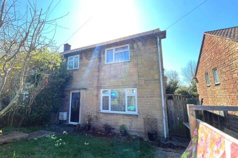 Broadsmith Avenue, East Cowes 3 bed semi