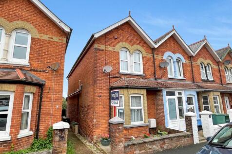 Grange Road, East Cowes 2 bed end of terrace house for sale