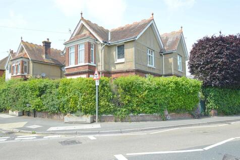 CHARACTER FEATURES * SANDOWN 2 bed flat for sale