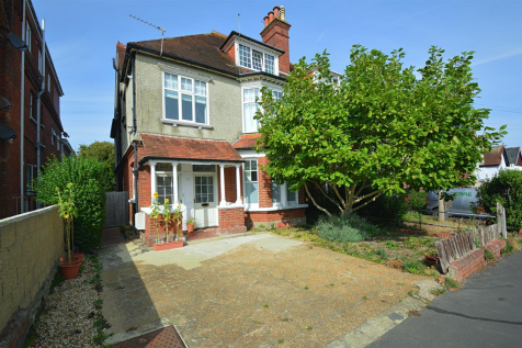 SHORT WALK TO BEACH * SANDOWN 2 bed flat for sale