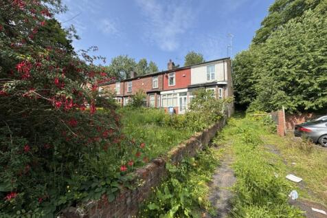 4 bedroom end of terrace house for sale