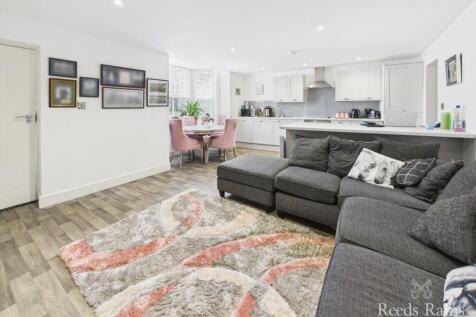 7 bedroom terraced house for sale