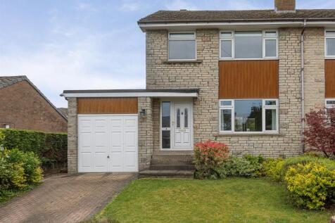 Moor Top Avenue, Huddersfield HD4 3 bed semi