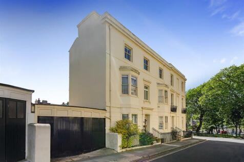 5 bedroom end of terrace house for sale