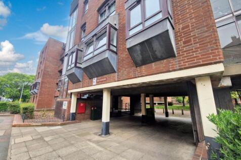 The Dukeries, Gloucester GL1 3 bed flat for sale
