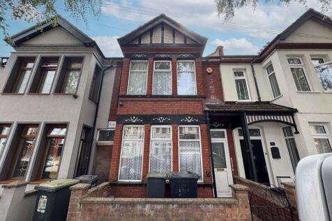 Claremont Road, Luton 3 bed terraced house for sale
