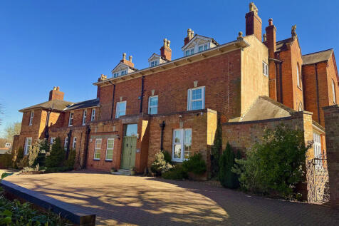 Husbands Bosworth LE17 7 bed detached house for sale