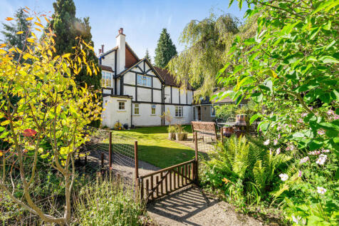 War Coppice Road, Caterham, CR3 5 bed detached house for sale