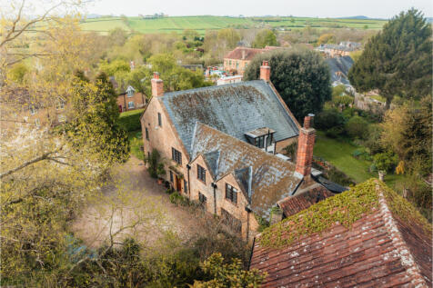 4 bedroom country house for sale