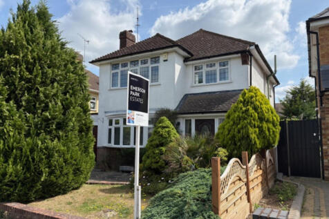 Nelwyn Avenue, Hornchurch, RM11 3 bed detached house for sale