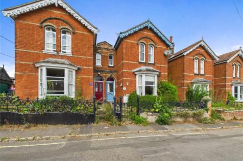 2 bedroom semi-detached house for sale
