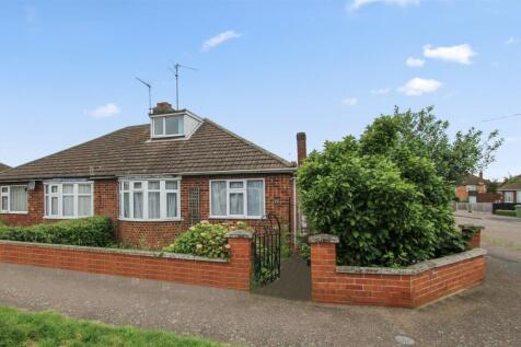 3 bedroom semi-detached bungalow for sale