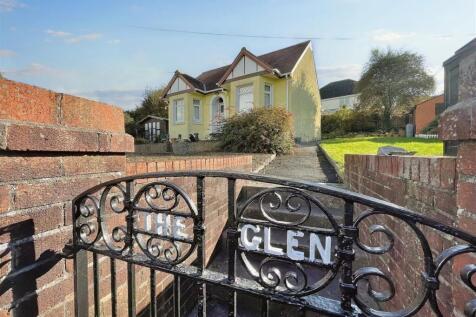 Carmarthen Road, Ferryside 2 bed detached bungalow for sale
