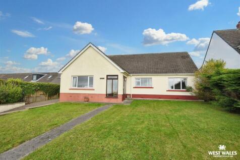 4 bedroom detached bungalow for sale