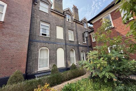 5 bedroom town house for sale