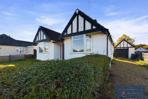 Centre Drive, Newmarket 2 bed detached bungalow for sale