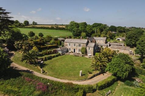 6 bedroom detached house for sale