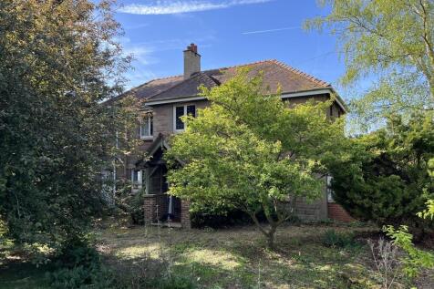 6 bedroom detached house for sale