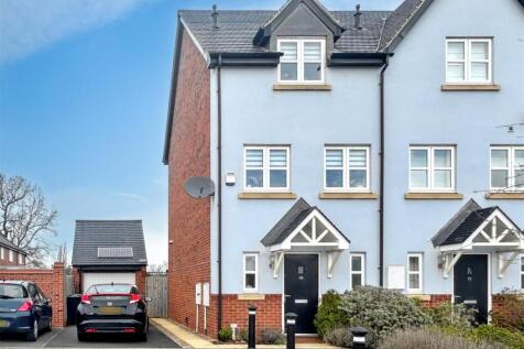 3 bedroom town house for sale