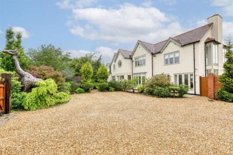 5 bedroom detached house for sale