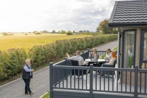 2 bedroom lodge for sale