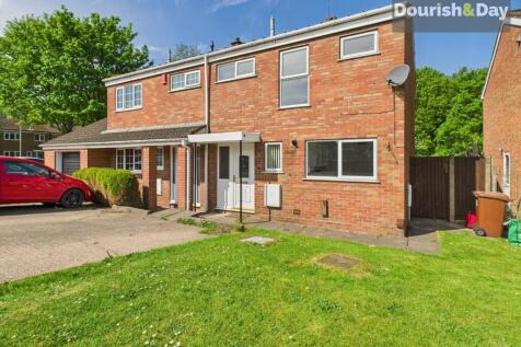 3 bedroom semi-detached house for sale