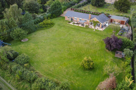 Worcester WR7 4 bed detached bungalow for sale
