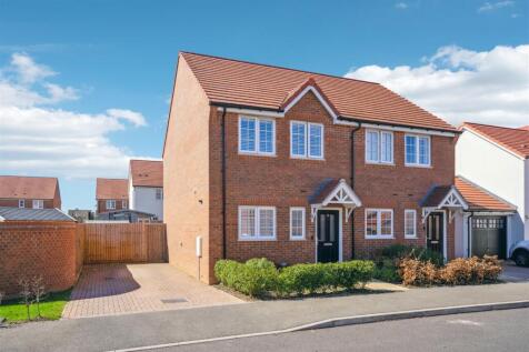 Fennell Drive, Stewkley, Buckinghamshire 2 bed semi