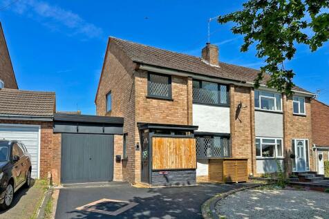 Milton Crescent, Dudley, DY3 3 bed semi