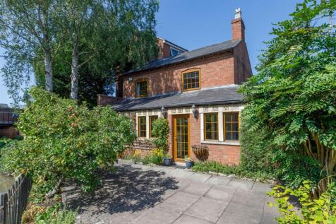 2 bedroom detached house for sale
