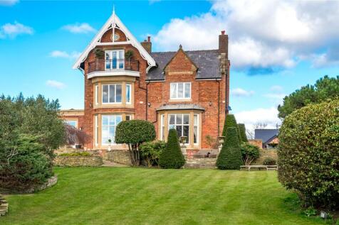 Clifton Drive, Lancashire FY8 5 bed detached house for sale