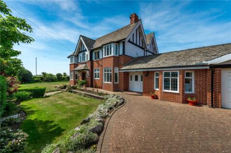 Beach Avenue, Lancashire FY8 5 bed detached house for sale