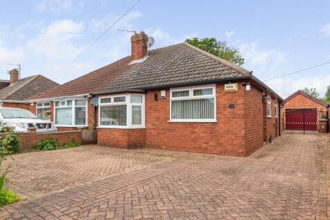 Southern Walk, Grimsby, N.E... 2 bed bungalow for sale