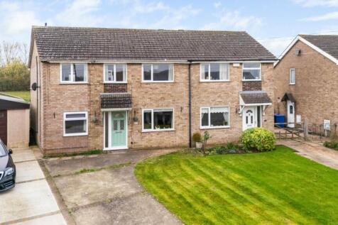 Maple Avenue, Keelby, Grimsby... 4 bed semi