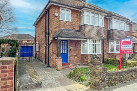 Canterbury Drive, Grimsby... 3 bed semi