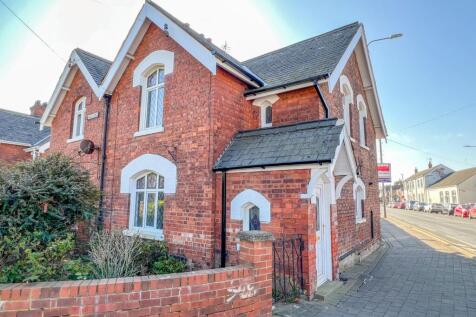 Ainslie Street, Grimsby, N E Lincs, DN32 3 bed semi