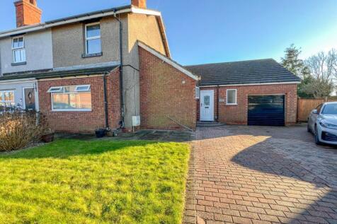 Woad Lane, Great Coates, Grimsby, DN37 3 bed end of terrace house for sale
