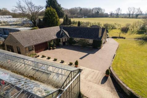 Home Nurseries, Greatworth 3 bed detached bungalow for sale