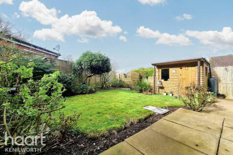3 bedroom maisonette for sale
