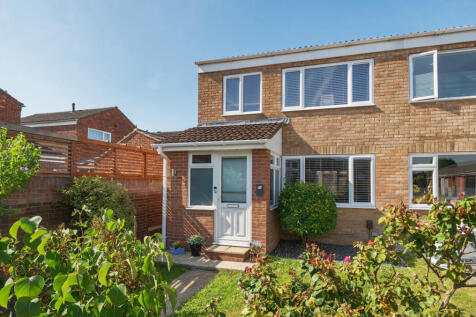 Vixen Close, Hampshire PO14 3 bed semi