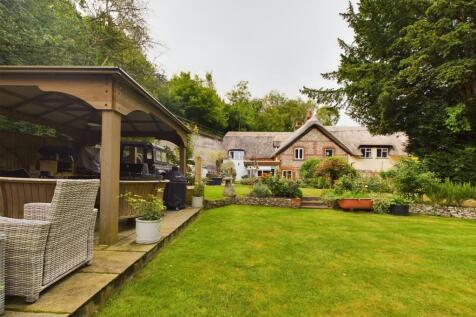 Woodside Cottages, Basingstoke, RG25 3 bed cottage for sale