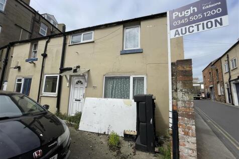 Terraced house for sale