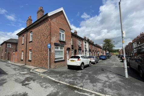 Terraced house for sale