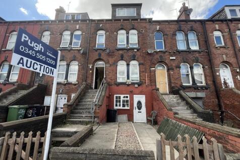 Terraced house for sale