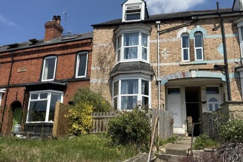 5 bedroom terraced house for sale