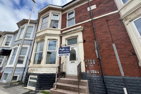 Studio flat for sale