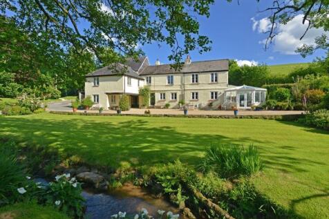 6 bedroom detached house for sale