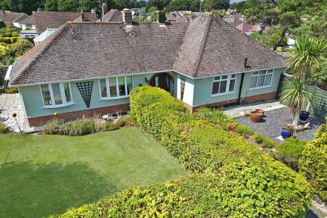 Carisbrooke Way, Highcliffe, Dorset.... 2 bed detached bungalow for sale